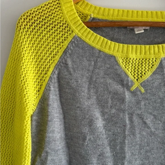 GAP Designed & Crafted Womens Sweater Gray Knit Pullover Knit Soft Saze S - Picture 3 of 6